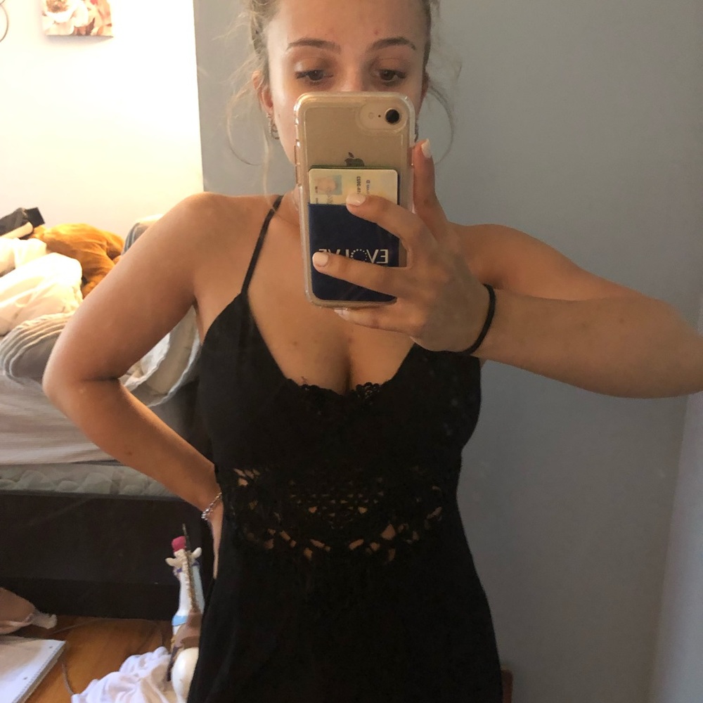 ❌ SOLD ❌ Missguided Crochet Insert Dress - Picture 3 of 3